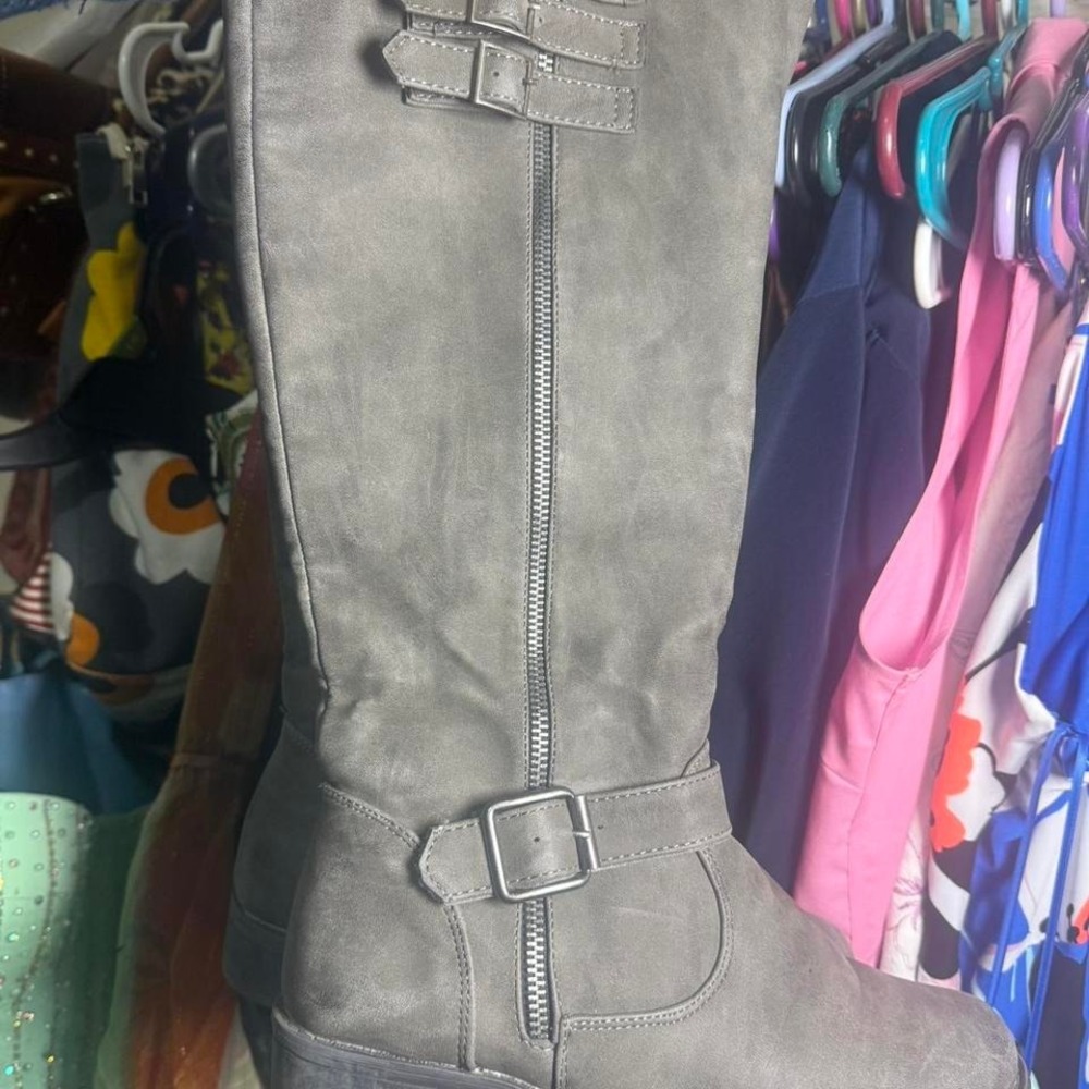 Twisted‎ brand boots. Size 9